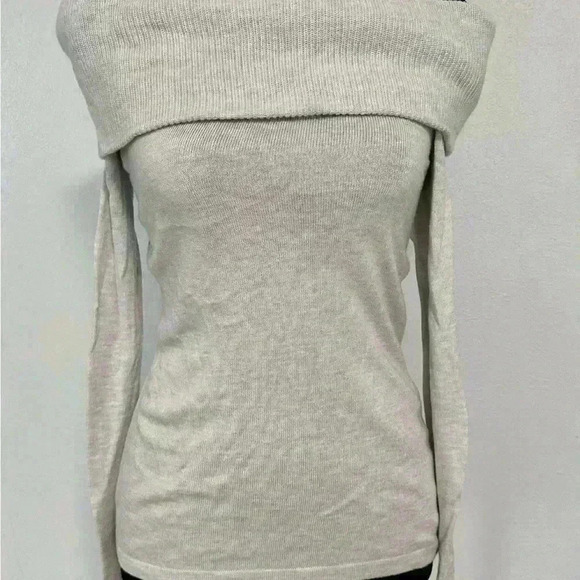 172. Lilly Pulitzer Grey Christin Off The Shoulder Fauxschmere Sweater Size xs - Picture 2 of 6